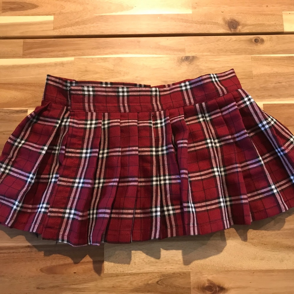 Red/Black pleated skirt